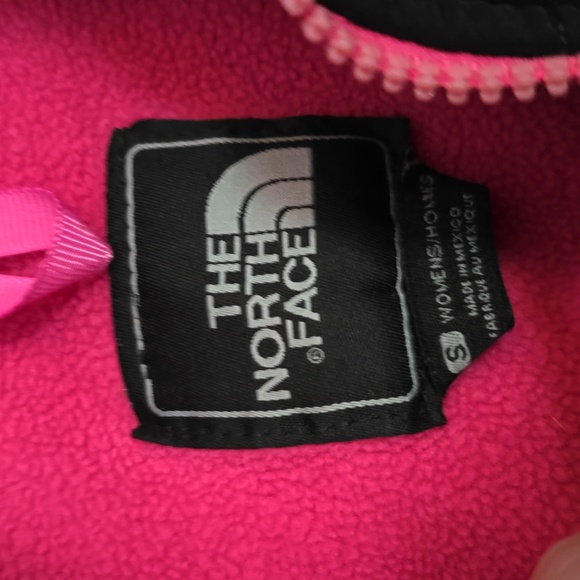 Women's hot pink North Face jacket - Picture 2 of 3